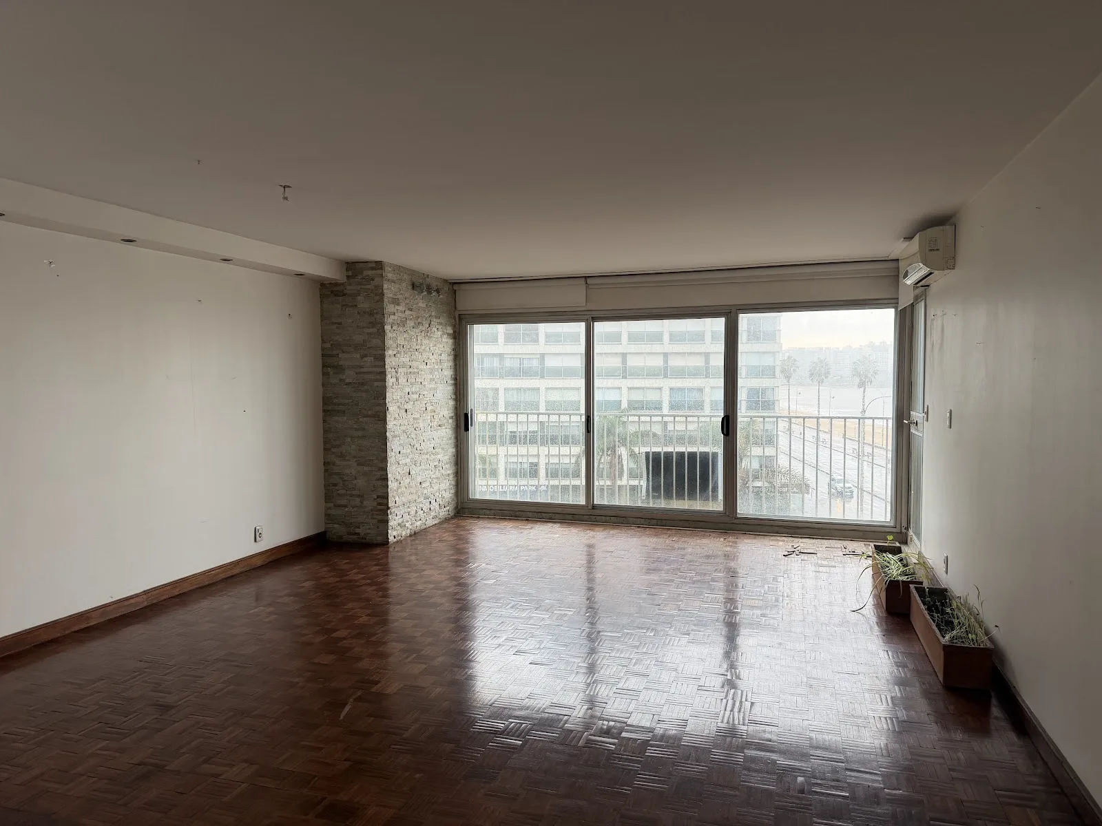Venta - Apartamento con Garaje - Pocitos - 3 Dormitorios — 8