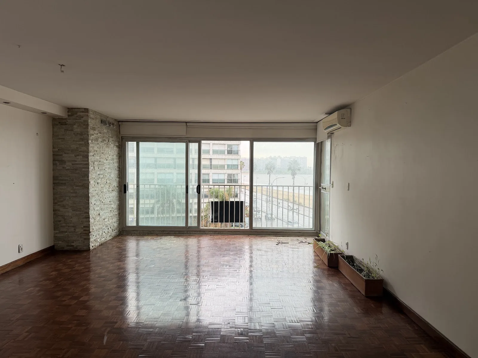 Venta - Apartamento con Garaje - Pocitos - 3 Dormitorios — 10