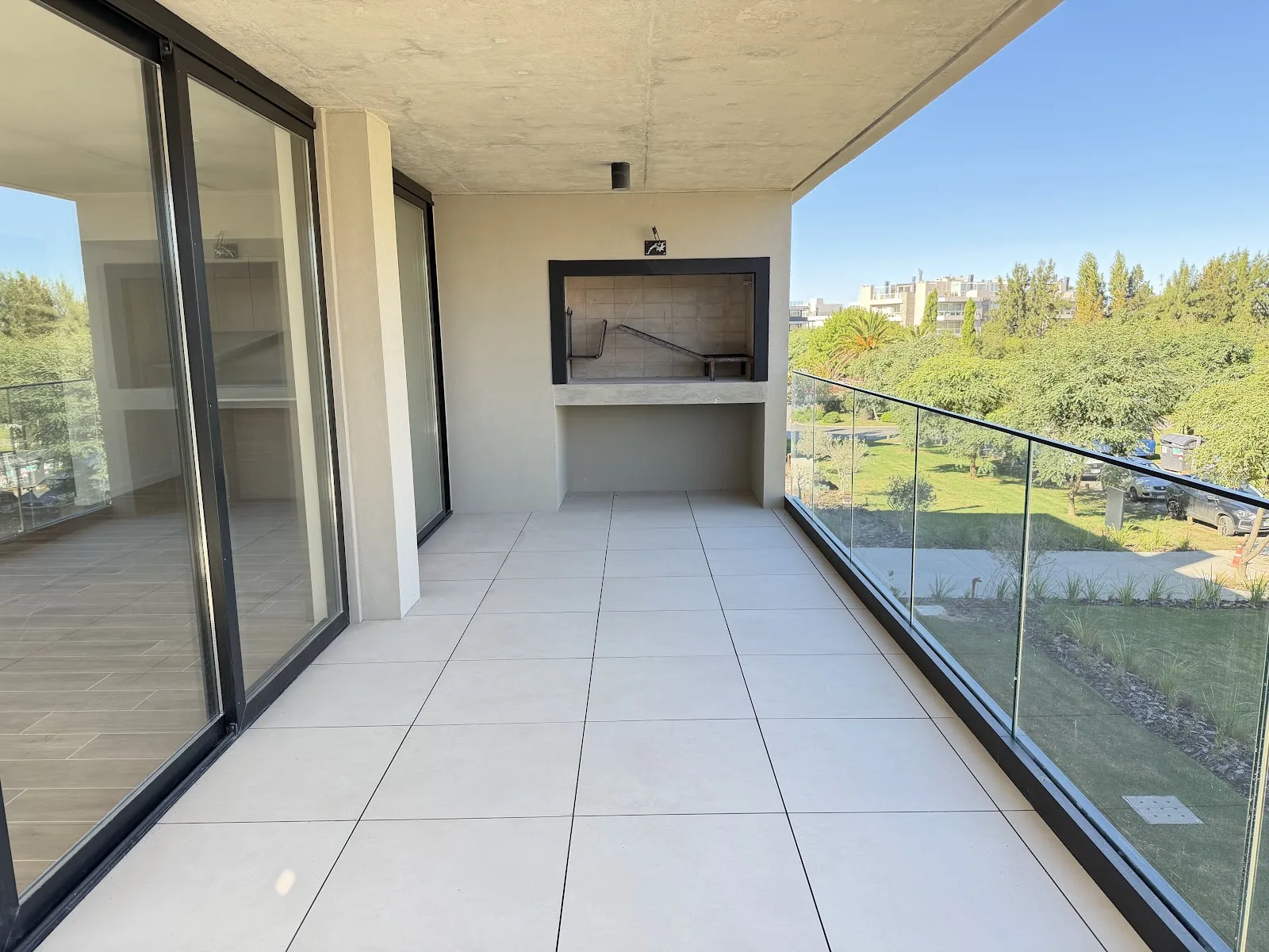 Alquiler - Apartamento con Garaje - Barrio Parques entre San Nicolás y Los Olivos - 2 Dormitorios — 1