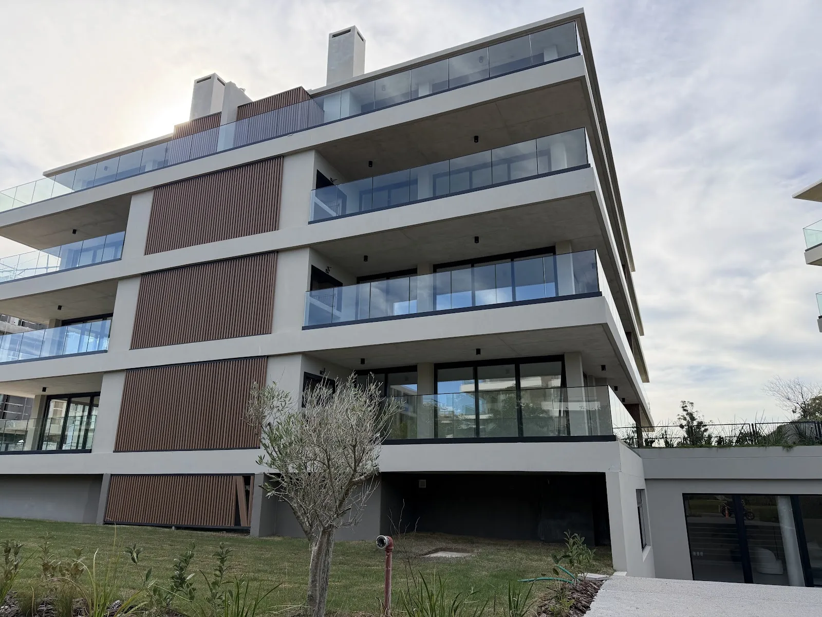 Alquiler - Apartamento con Garaje - Barrio Parques entre San Nicolás y Los Olivos - 2 Dormitorios — 2