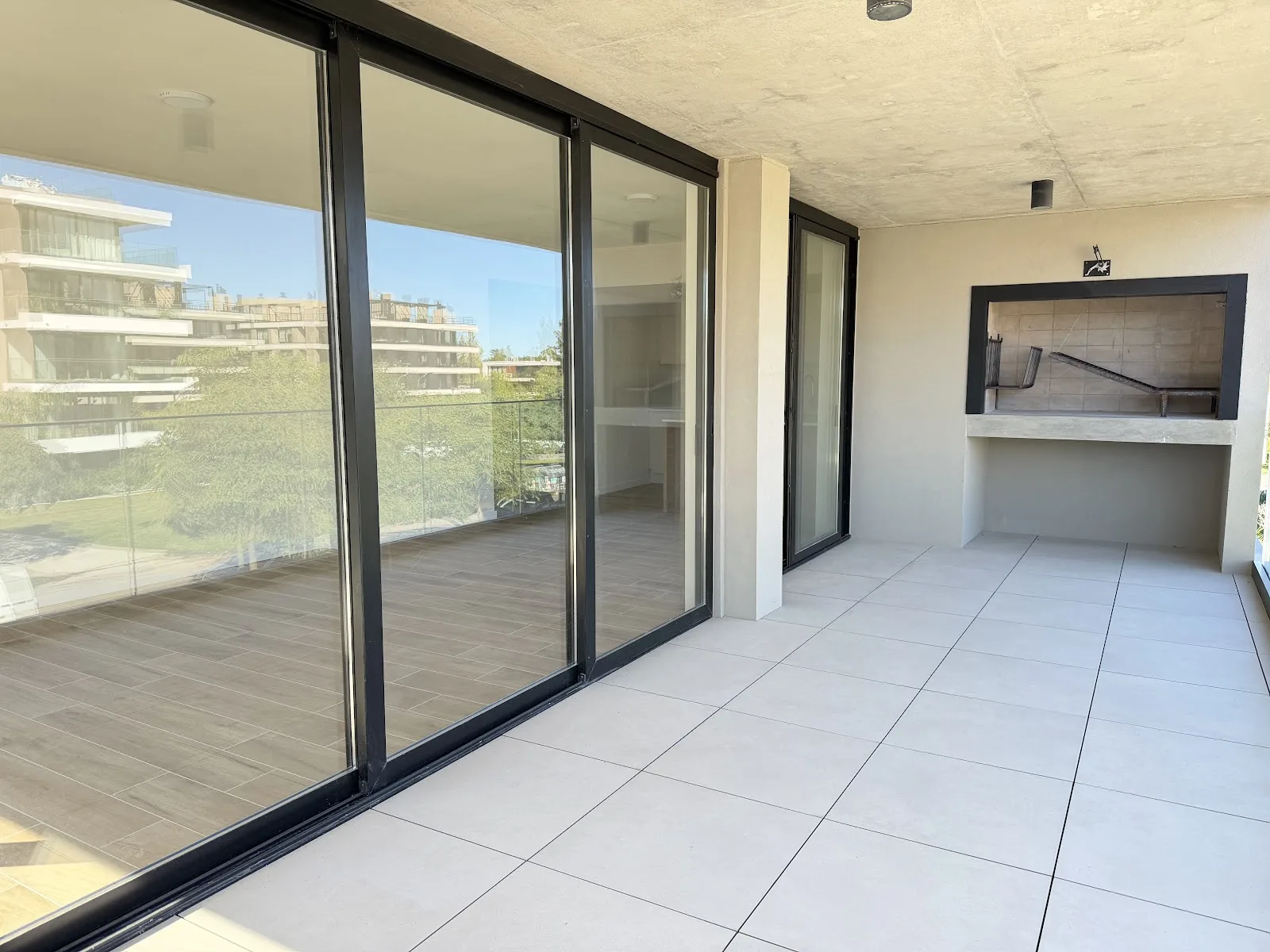 Alquiler - Apartamento con Garaje - Barrio Parques entre San Nicolás y Los Olivos - 2 Dormitorios — 28