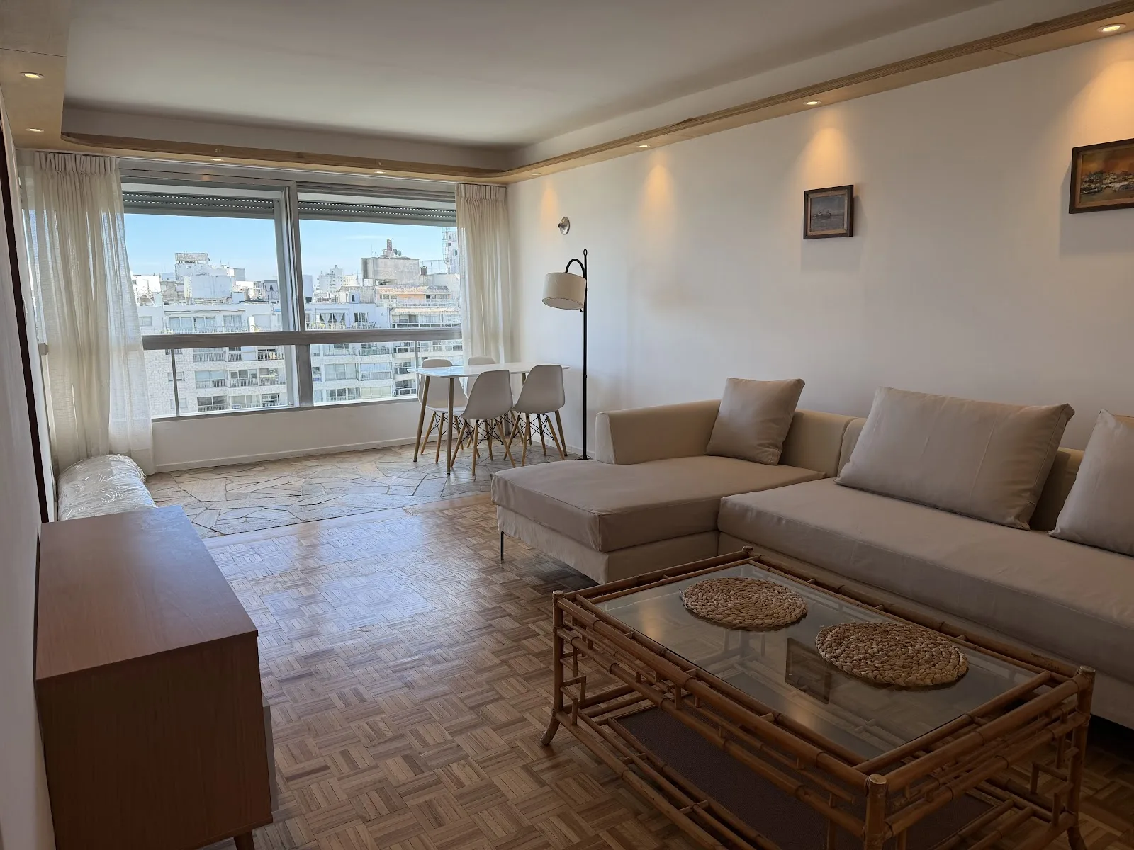 Alquiler - Apartamento con Muebles y Garaje - Puerto del Buceo - 2 Dormitorios — 3
