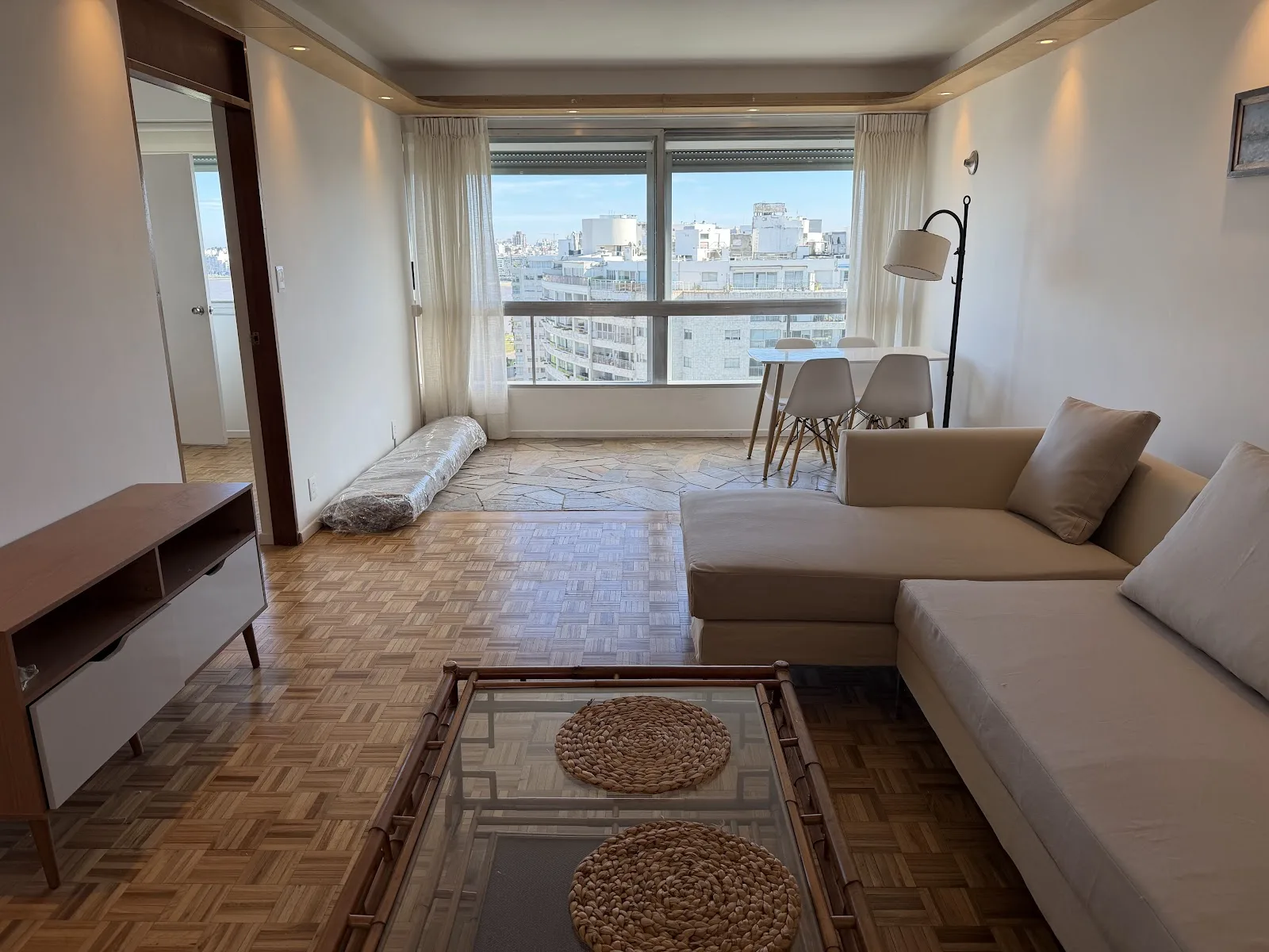 Alquiler - Apartamento con Muebles y Garaje - Puerto del Buceo - 2 Dormitorios — 5