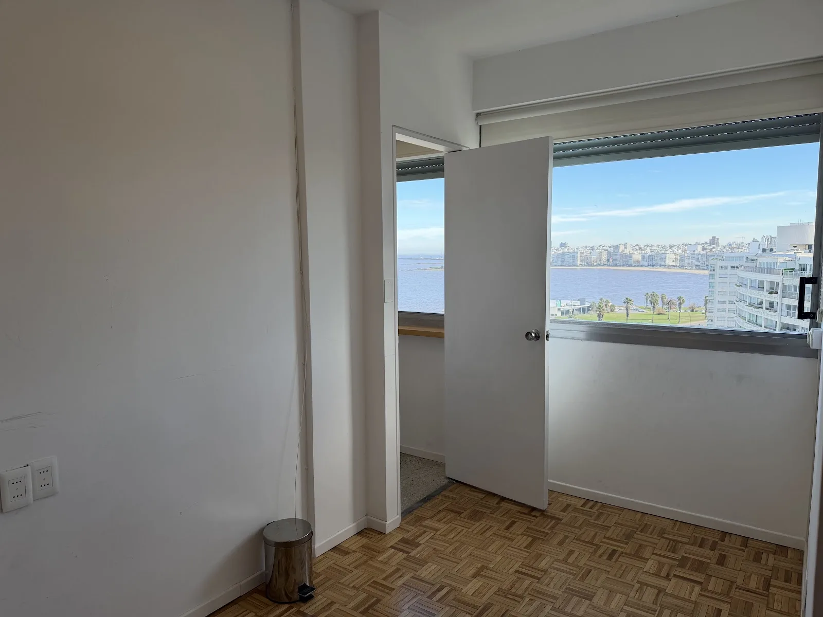 Alquiler - Apartamento con Muebles y Garaje - Puerto del Buceo - 2 Dormitorios — 25