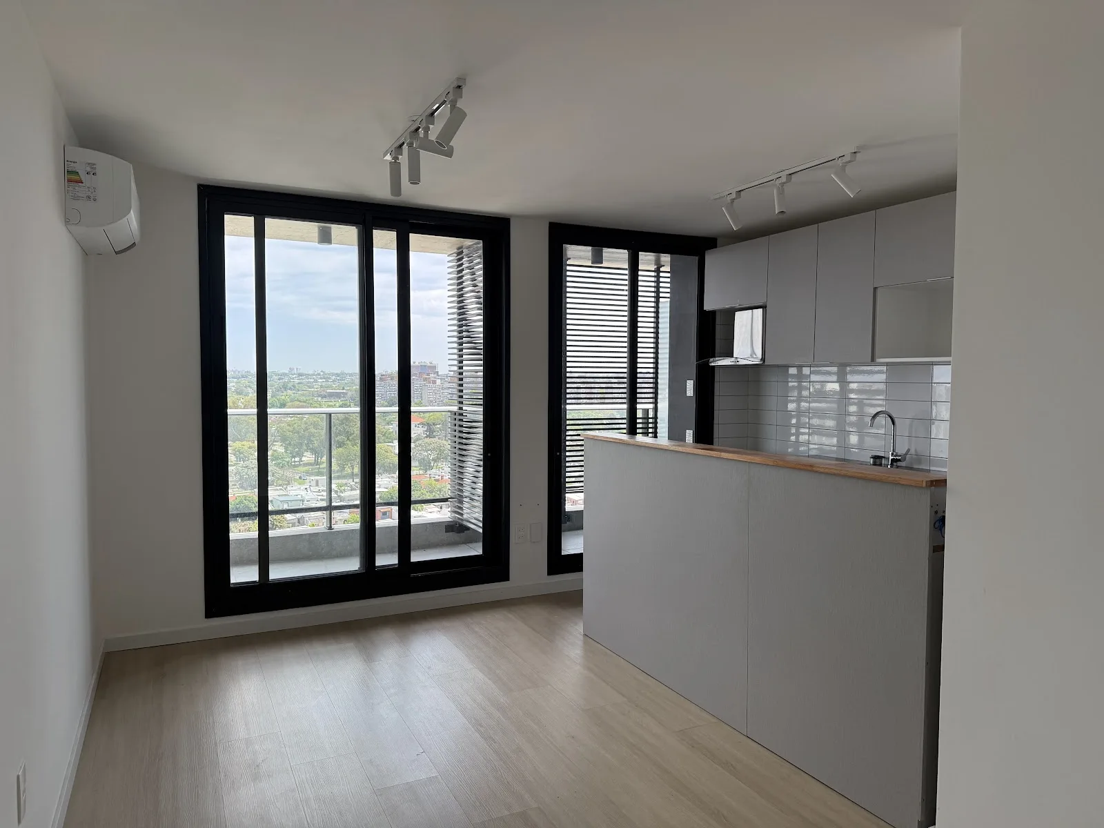 Alquiler - Apartamento con Garaje - Malvín - 1 Dormitorio — 2